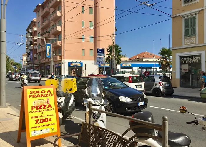 Casa Matuzia A 100m Dal Mare Bilocale Moderno Foce 산레모